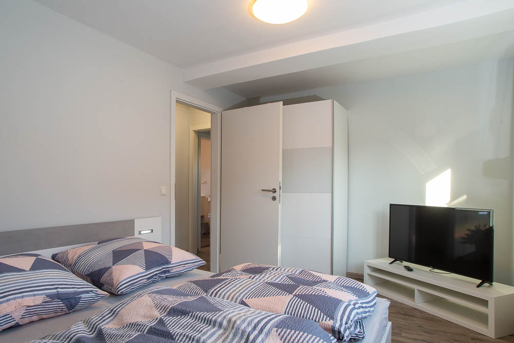 Schlafzimmer 1